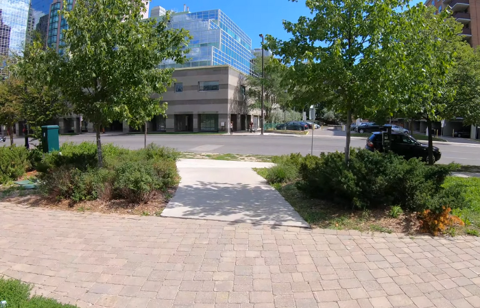 6080 Yonge St. property located near a beautiful park with green open spaces